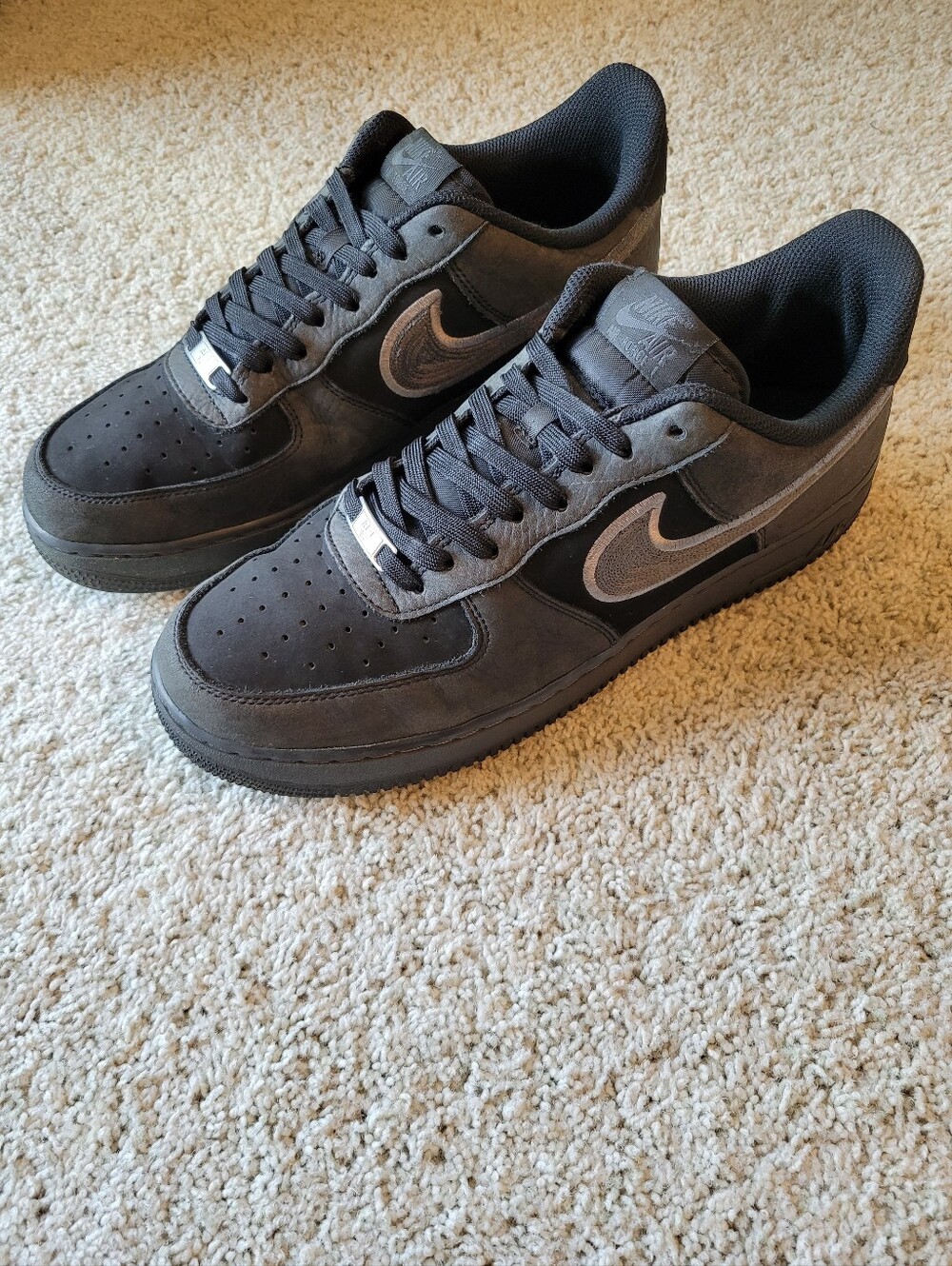 Nike Men's Air Force 1 '07 LV8 Low-Top Sneakers — Black and Smoke Gray